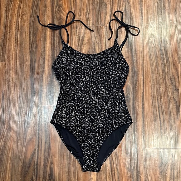 Onia Ginny One Piece - Picture 7 of 15